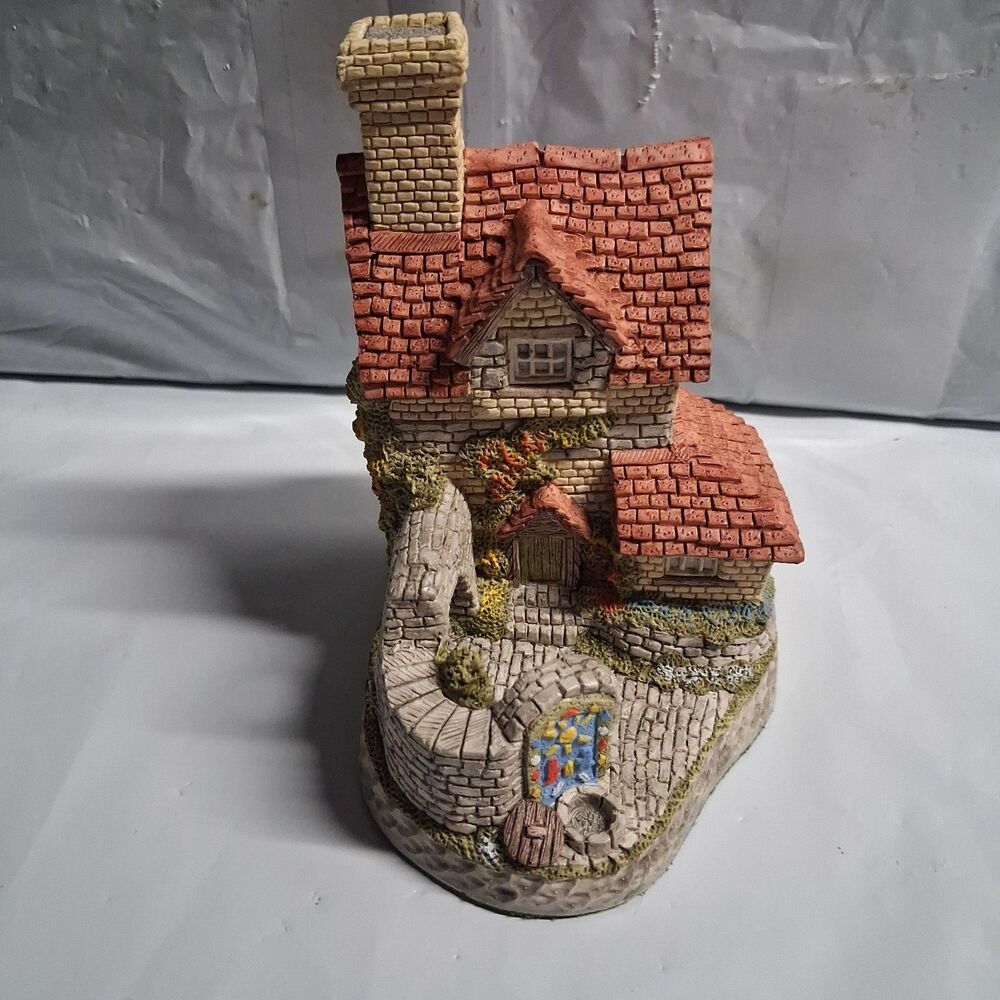 David Winter Cottages figurine "St. Anne's Well" from British Traditions 80s